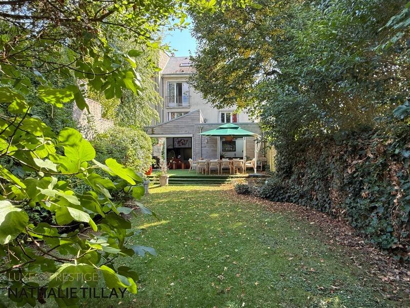 Maison - 284 m² - 9 pièces