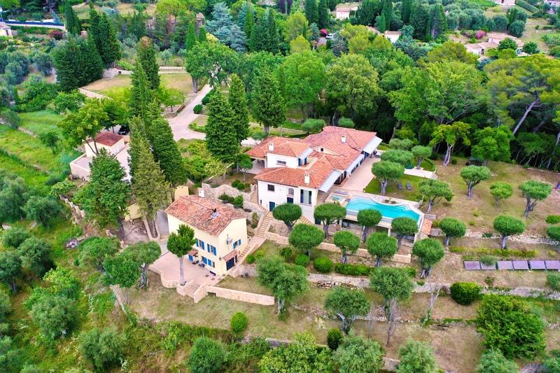 Villa - 440 m² - 9 pièces