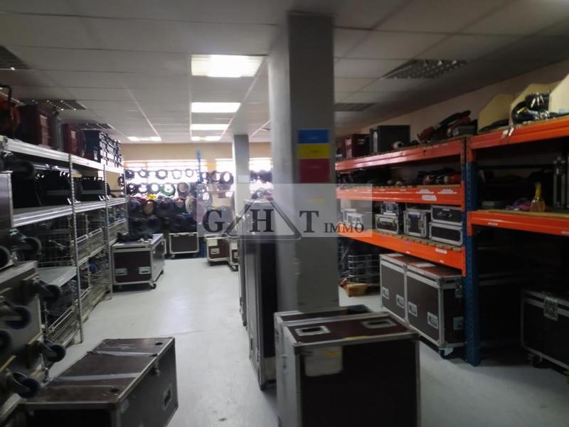 Entrepôt - 1 100 m²