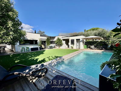 Maison - 180 m² - 6 pièces