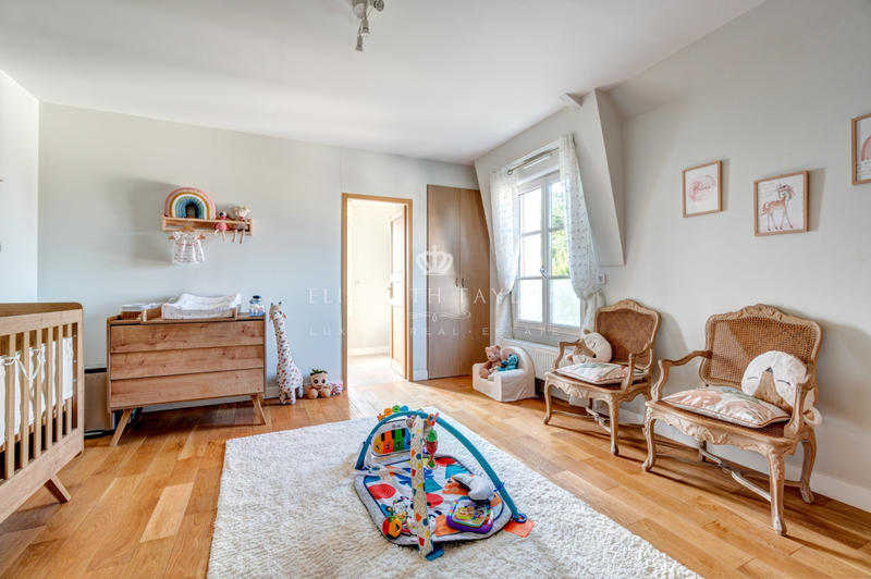 Maison - 318 m² - 10 pièces