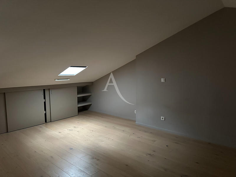 Appartement - 100 m² - 5 pièces