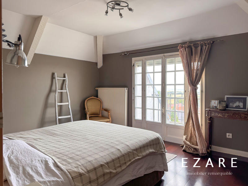 Maison - 440 m² - 10 pièces