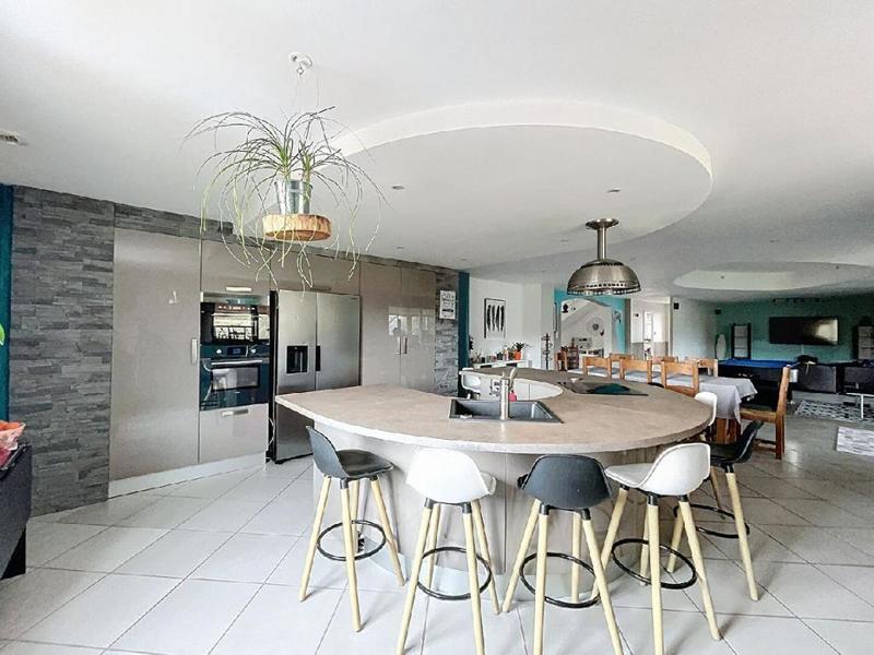 Maison - 210 m² - 5 pièces