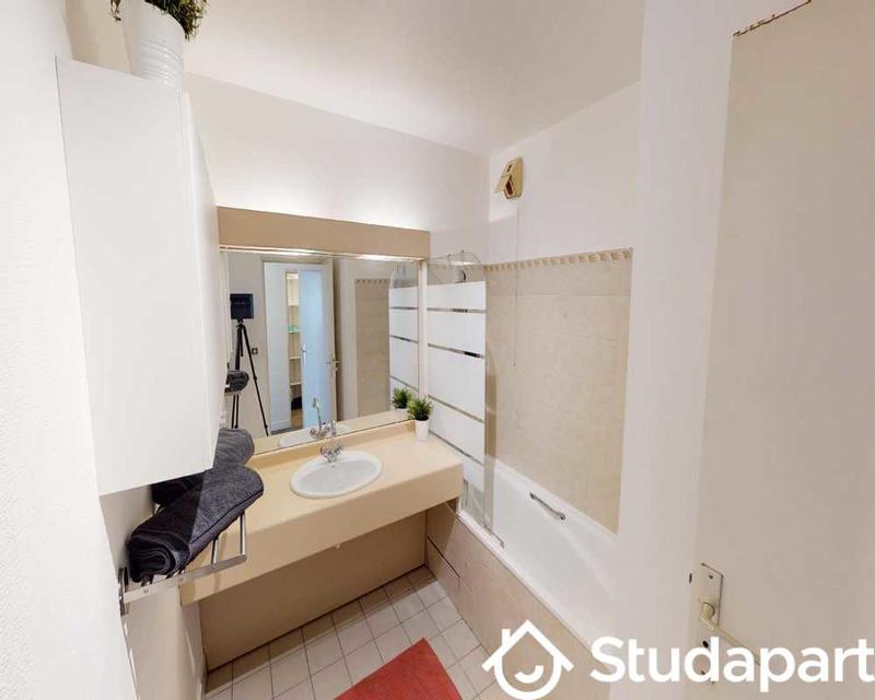 Chambre - 100 m² - 1 pièce