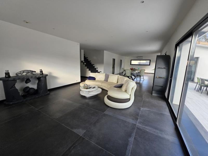 Villa - 202 m² - 5 pièces