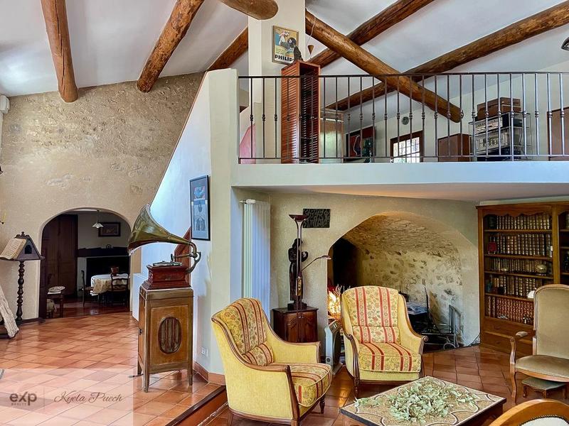 Maison - 259 m² - 7 pièces