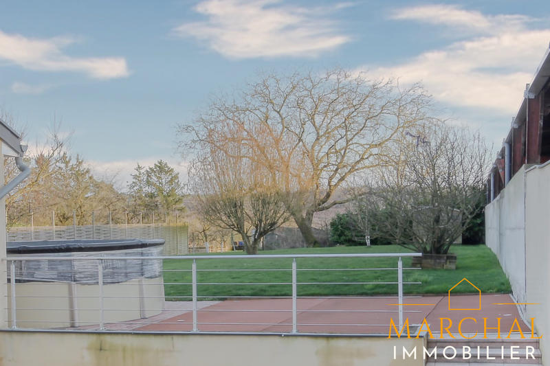 Maison - 235 m² - 7 pièces