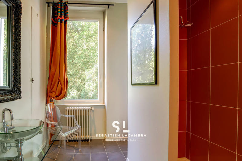 Propriété - 374 m² - 10 pièces