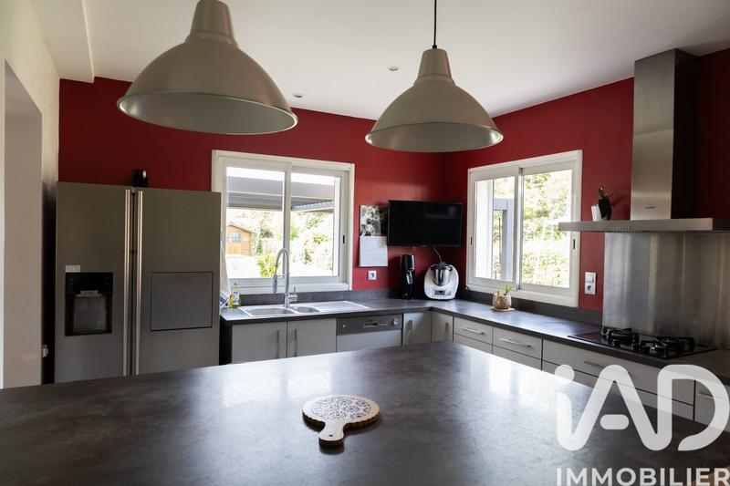 Maison - 220 m² - 9 pièces