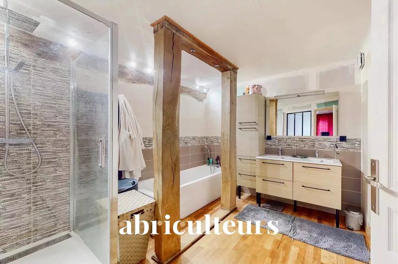 Maison - 260 m² - 7 pièces