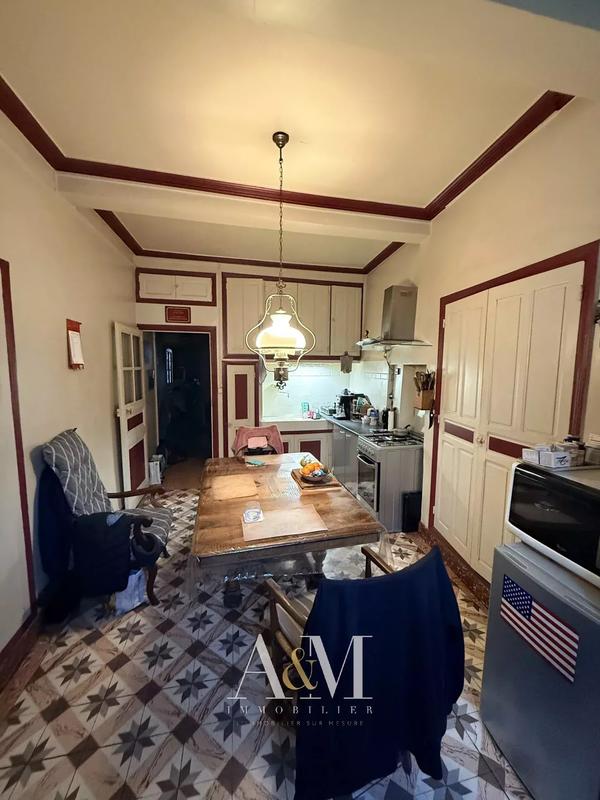 Viager - Maison de village - 178 m² - 6 pièces