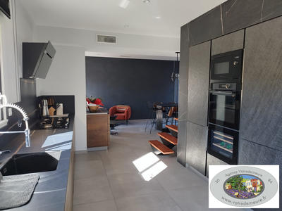 Maison contemporaine - 143 m² - 7 pièces