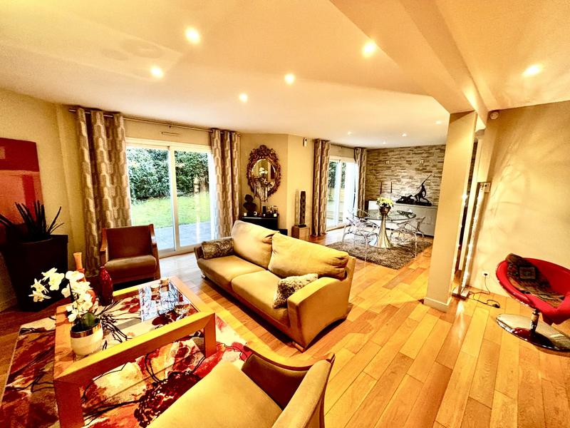 Maison - 121 m² - 6 pièces