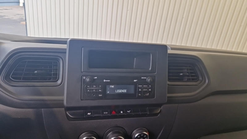 Renault Master trac f3300 l2h2 blue dci 135 confort