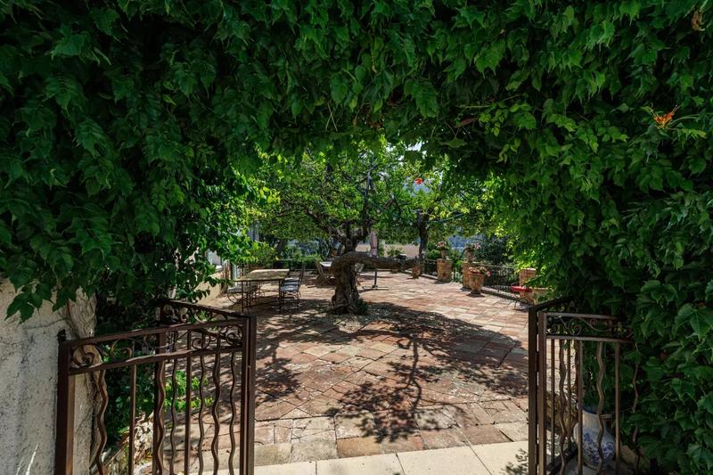 Propriété - 564 m² - 16 pièces