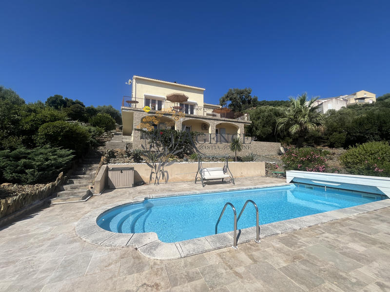 Maison - 190 m² - 5 pièces