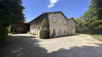 Corps de ferme - 240 m² - 8 pièces