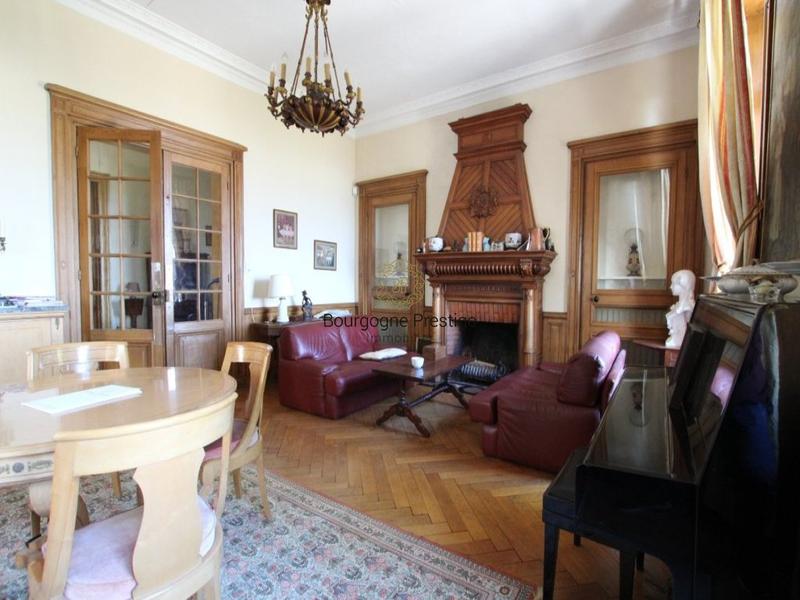Maison de maîtres - 267 m² - 11 pièces