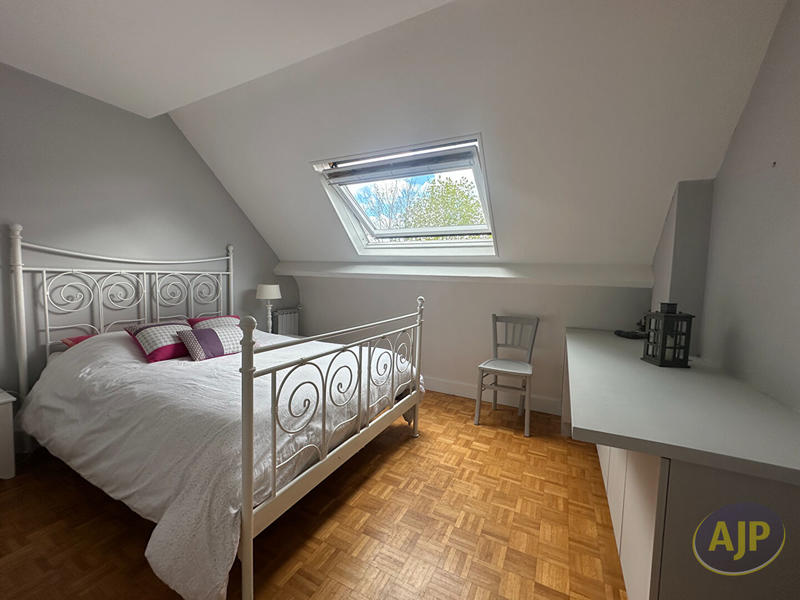 Maison - 180 m² - 8 pièces