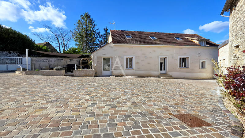 Maison - 204 m² - 9 pièces