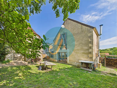 Maison - 201 m² - 7 pièces