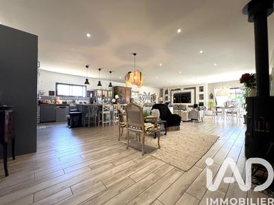 Maison - 198 m² - 5 pièces