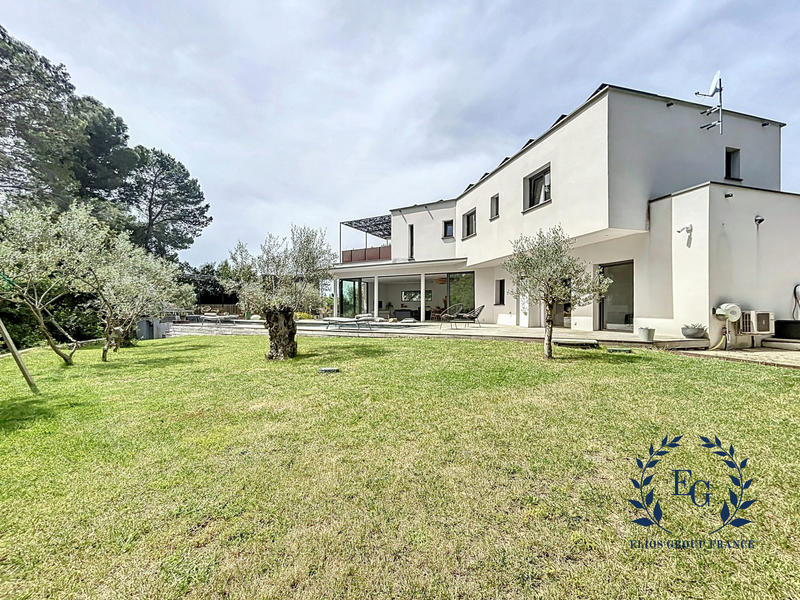 Villa - 207 m² - 7 pièces
