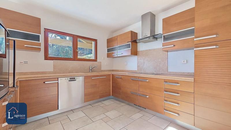 Maison - 262 m² - 8 pièces