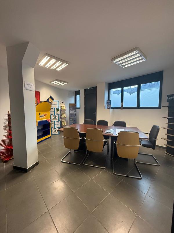 Local commercial - 120 m² - 6 pièces