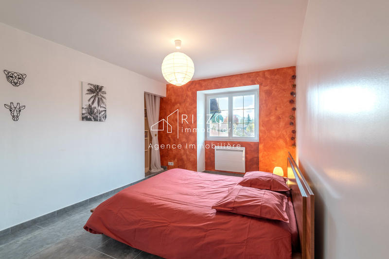 Maison - 326 m² - 11 pièces