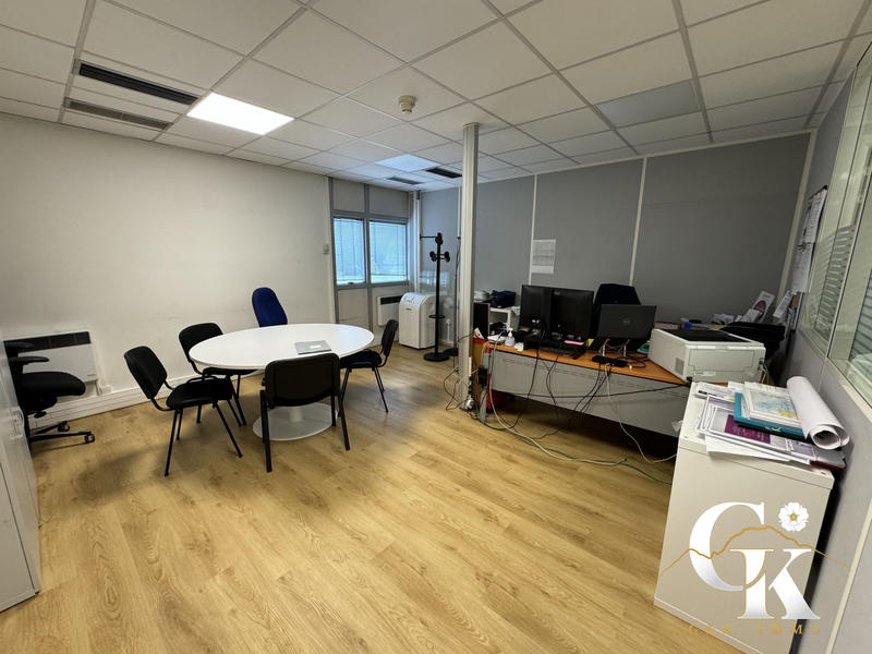 Bureau - 749 m²