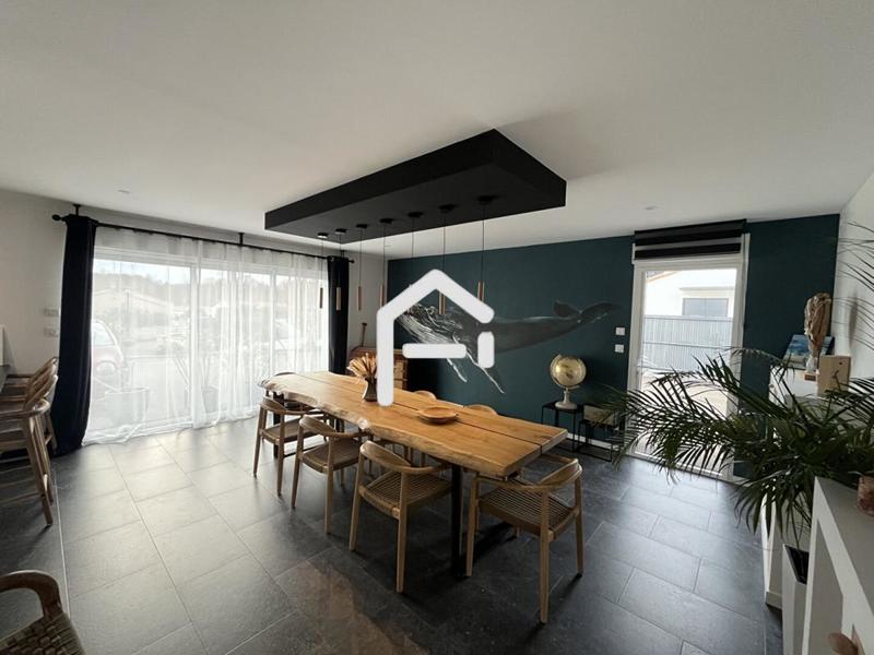 Maison - 200 m² - 8 pièces