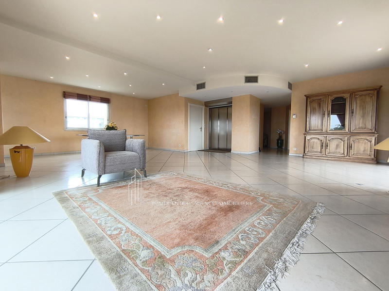 Appartement - 160 m² - 4 pièces