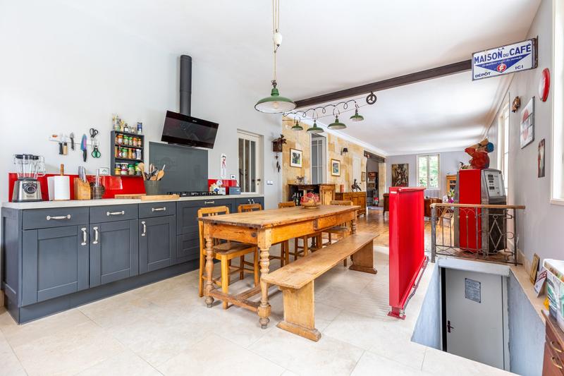 Maison - 260 m² - 7 pièces