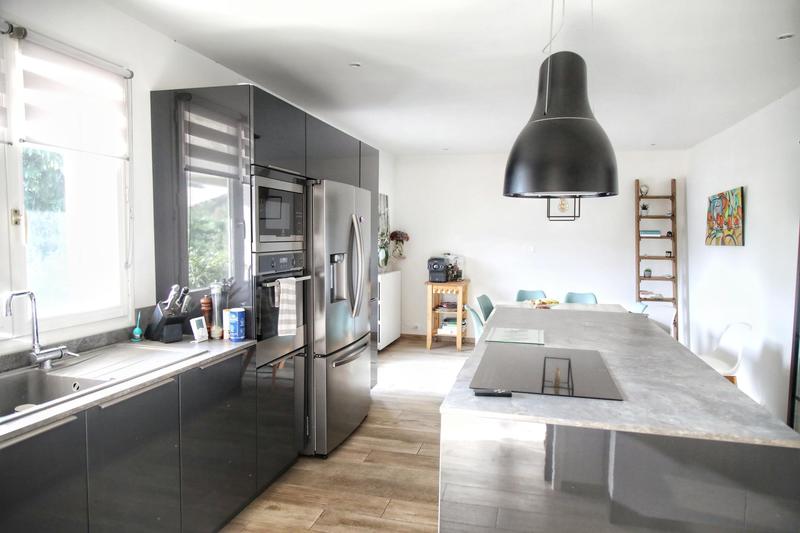 Maison - 230 m² - 8 pièces