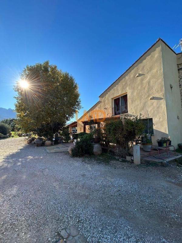 Mas - 288 m² - 5 pièces