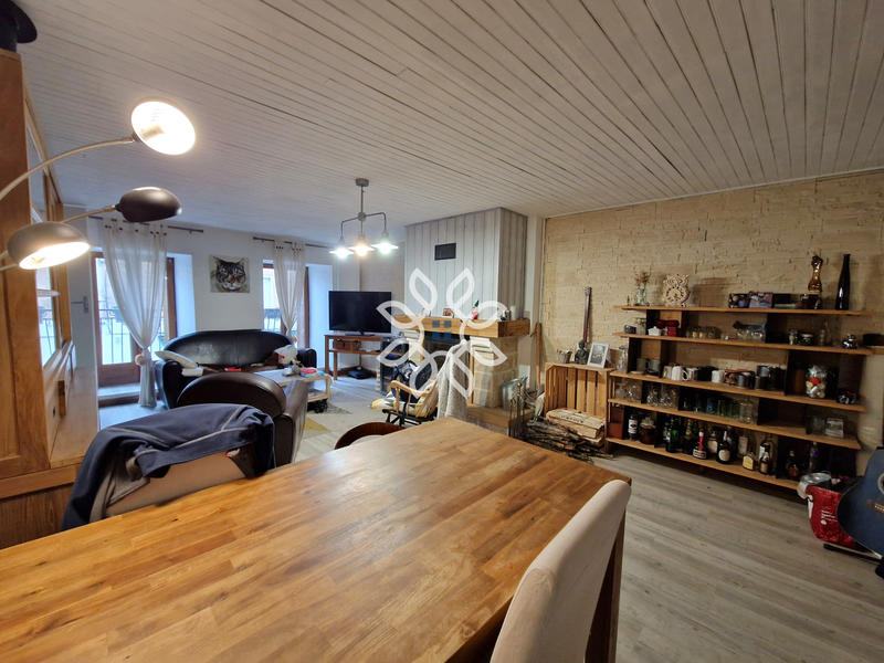 Maison - 236 m² - 9 pièces