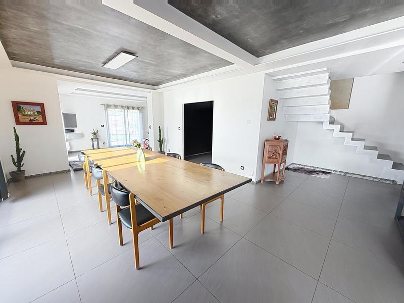 Maison - 217 m² - 8 pièces