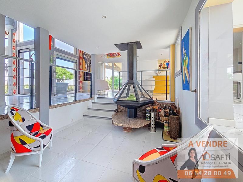 Maison - 220 m² - 7 pièces