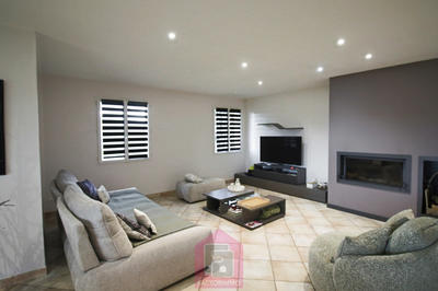 Maison - 230 m² - 7 pièces