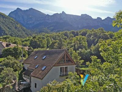 Maison - 223 m² - 12 pièces