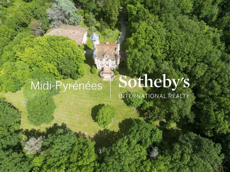 Château - 302 m² - 8 pièces