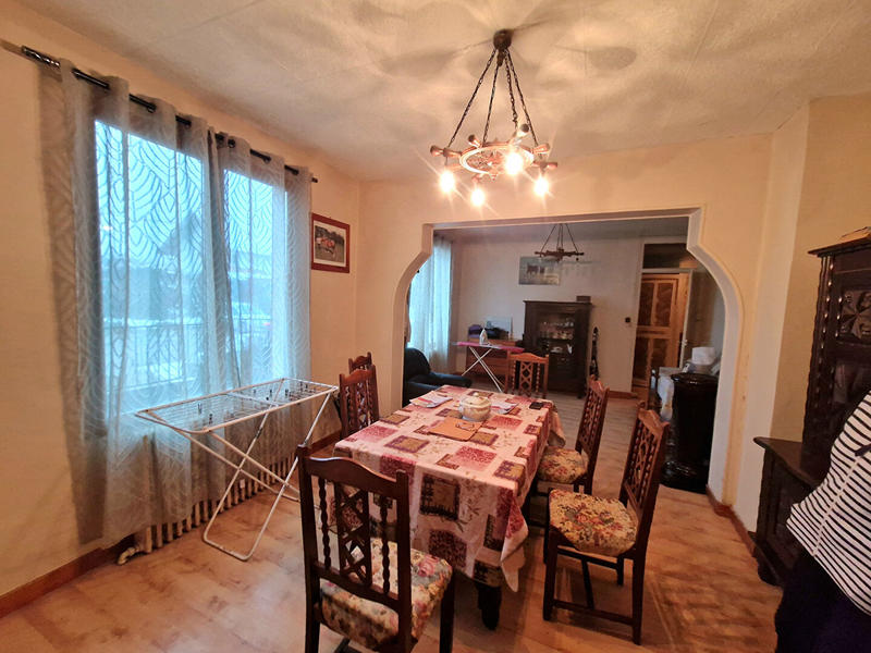 Maison - 250 m² - 10 pièces