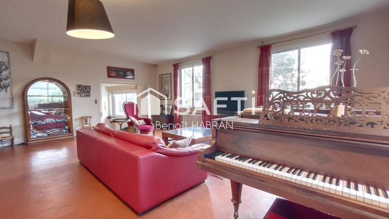 Maison - 235 m² - 8 pièces