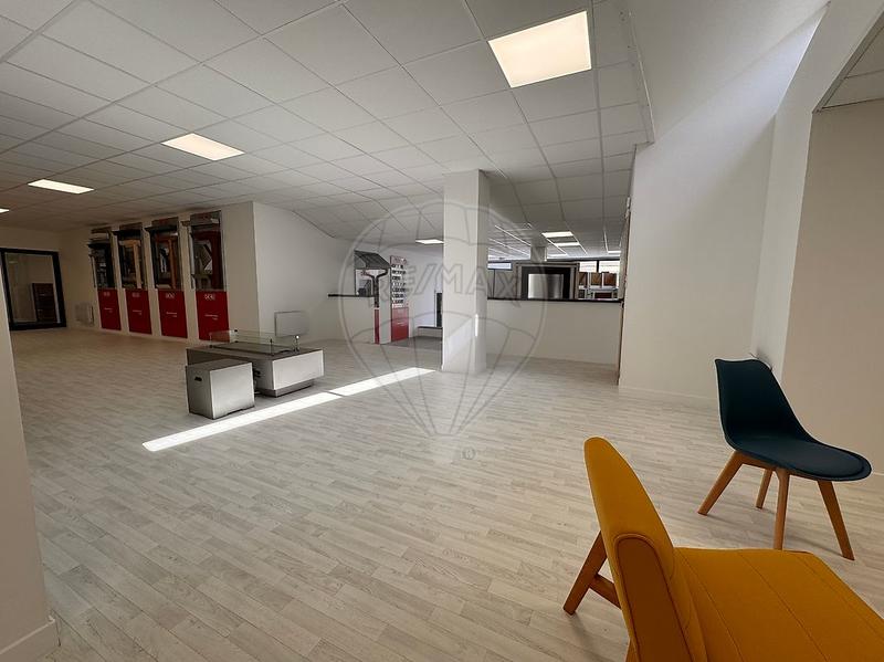 Local commercial - 396 m² - 3 pièces