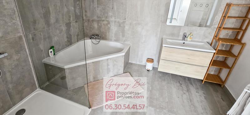 Maison - 270 m² - 9 pièces