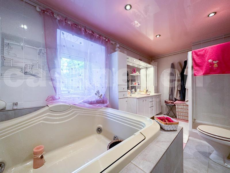 Maison - 234 m² - 6 pièces