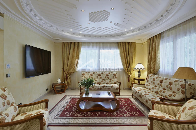 Villa - 296 m² - 9 pièces