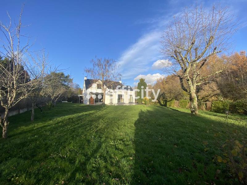 Maison - 180 m² - 8 pièces